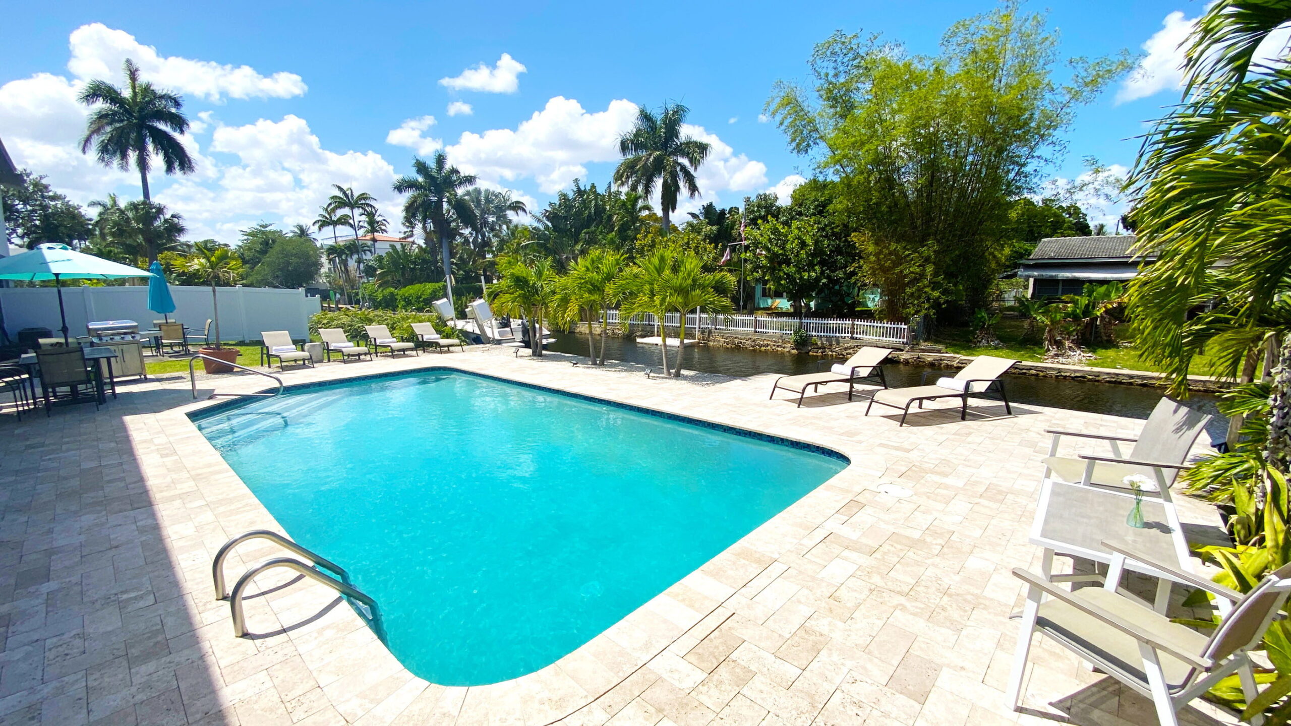 Large swimming pool and tropical outdoor area at Tarpon Harbor 1 in Fort Lauderdale